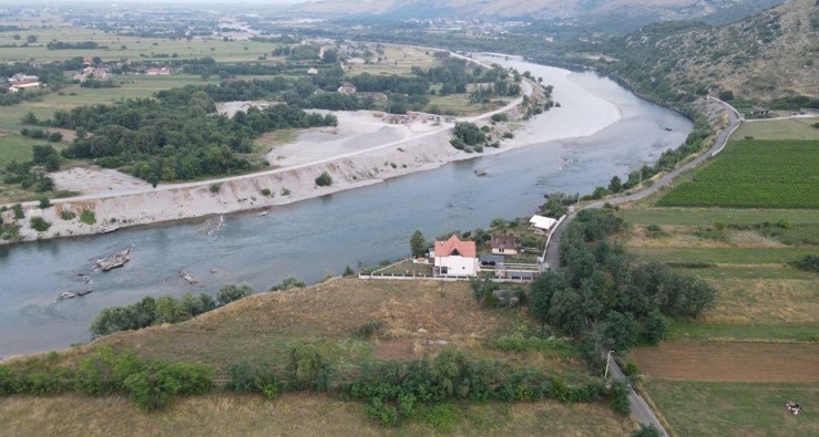 Prodaje se plac u Lekićima 1279 m2