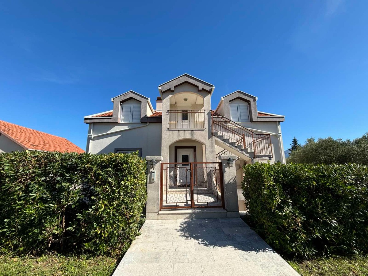 Villa with 3 floors for sale in Radovići, Tivat.