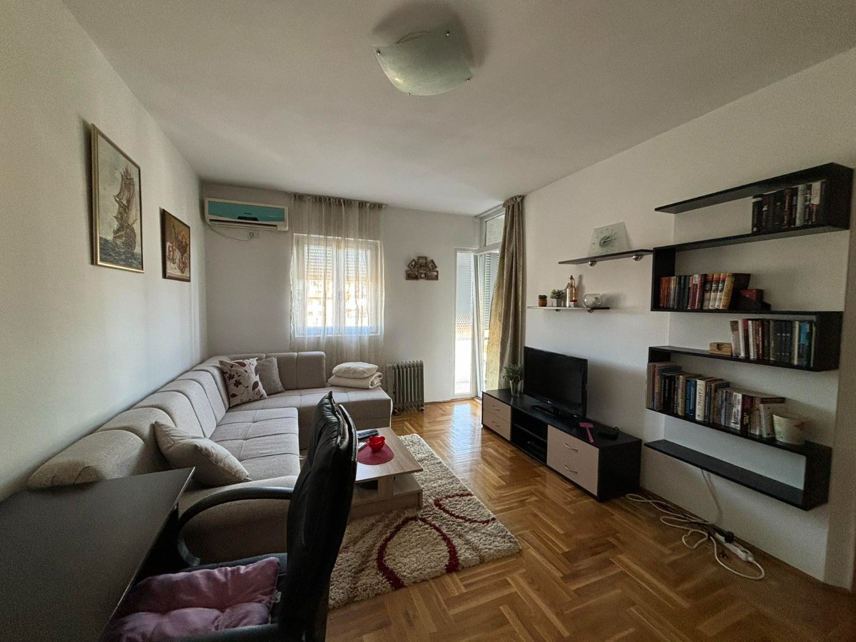 One bedroom apartment for rent behind BIG fashion, Podgorica. 