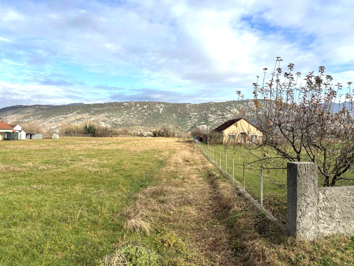 Prodaje se plac u Danilovgradu, na odličnoj lokaciji.