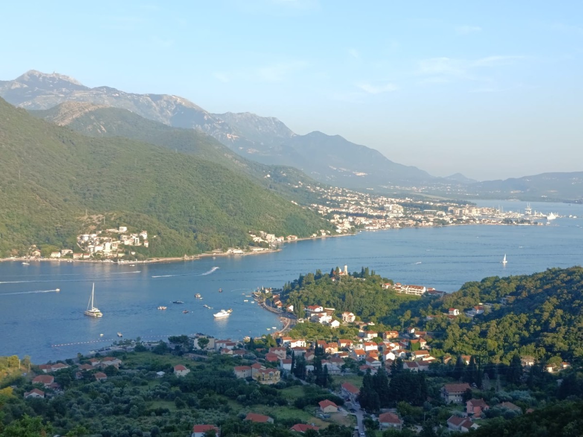 Prodaje se plac sa prelijepim pogledom na Zaliv, Kamenari Herceg Novi. 