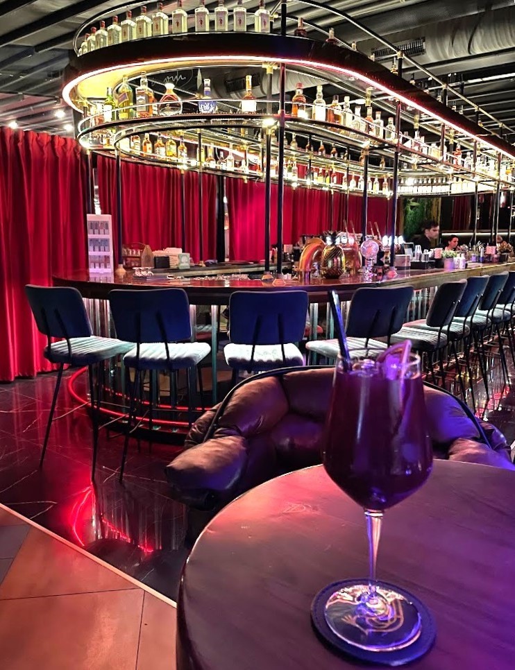 A fully equipped cocktail bar with leased space is for sale.