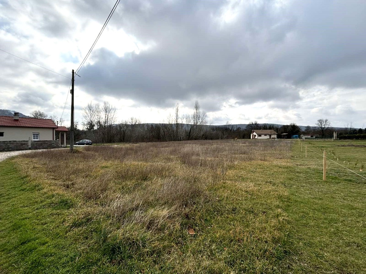 Prodaje se plac na odličnoj lokaciji, mjesto Pržine između Podgorice i Danilovgrada.