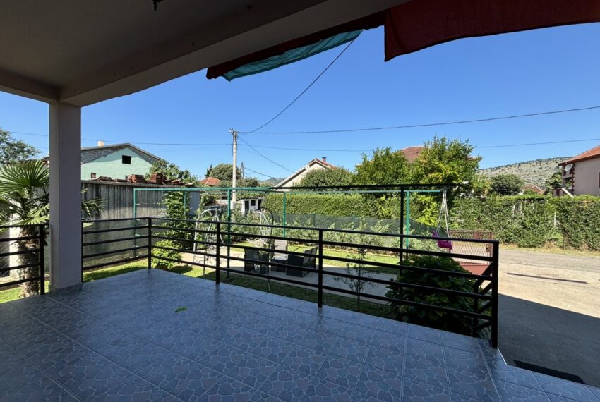 Comfortable house for sale in Tološi, Podgorica.