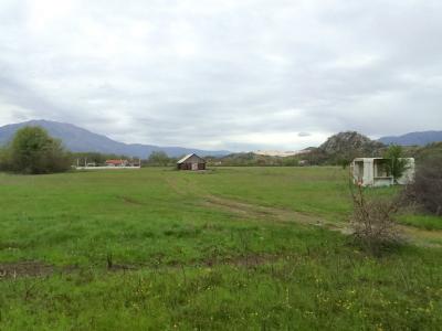 Prodaje se veći plac u Spužu, Danilovgrad, dozvoljena gradnja. 