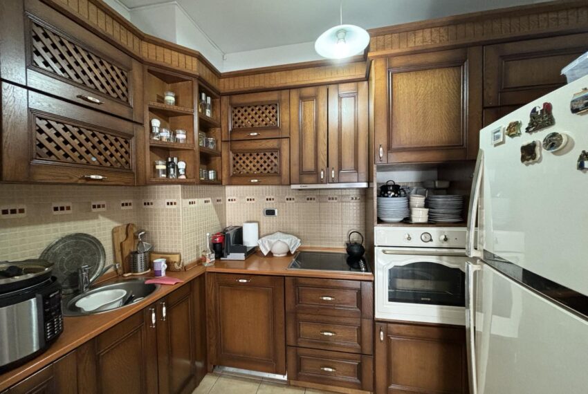 A three-room apartment for sale in ul. Crnogorskih serdara, opposite Ljubović Hill.